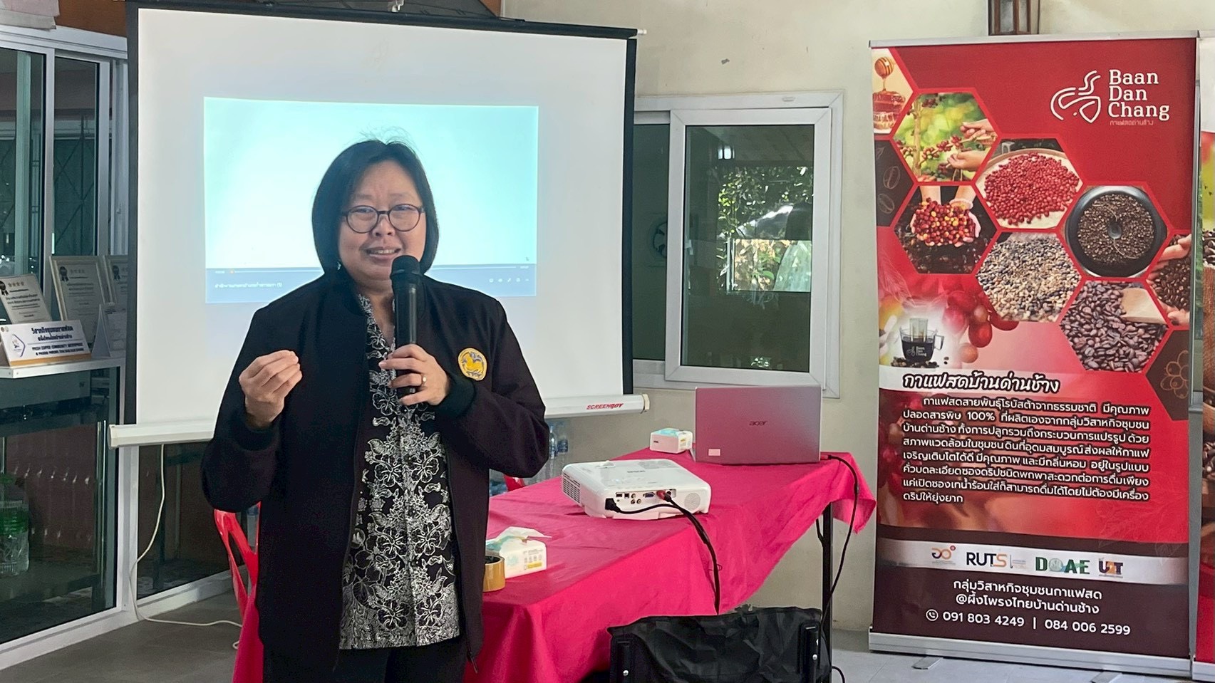 รองผู้ว่าราชการจังหวัดนครศรีธรรมราช ลงพื้นที่ติดตามโครงการแปรรูปเพิ่มมูลค่าสินค้าเกษตร สู่การเชื่อมโยงตลาด และสร้างความเข้มแข็งให้ชุมชน