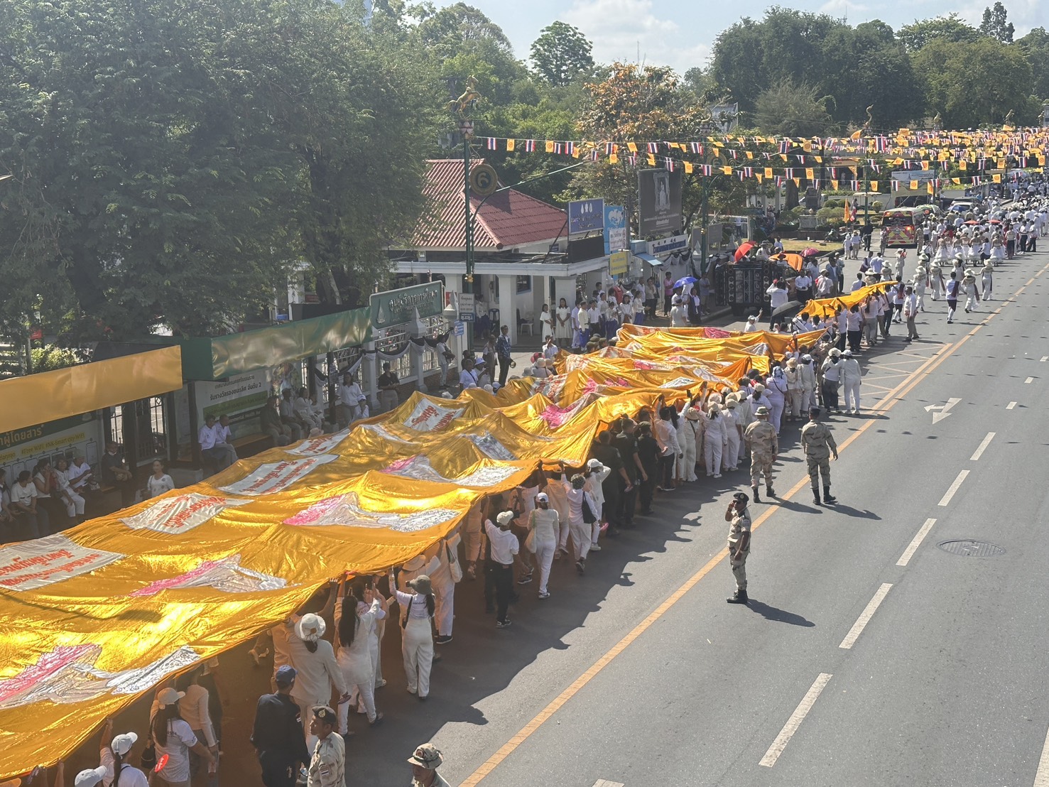 พุทธศาสนิกชนนับหมื่นร่วมขบวนแห่และถวายผ้าพระบฏพระราชทาน เนื่องในงานมาฆบูชาแห่ผ้าขึ้นธาตุนานาชาติที่เมืองนคร ประจำปี 2569 สืบสาน รักษา และต่อยอดประเพณีวัฒนธรรมสำคัญของจังหวัด
