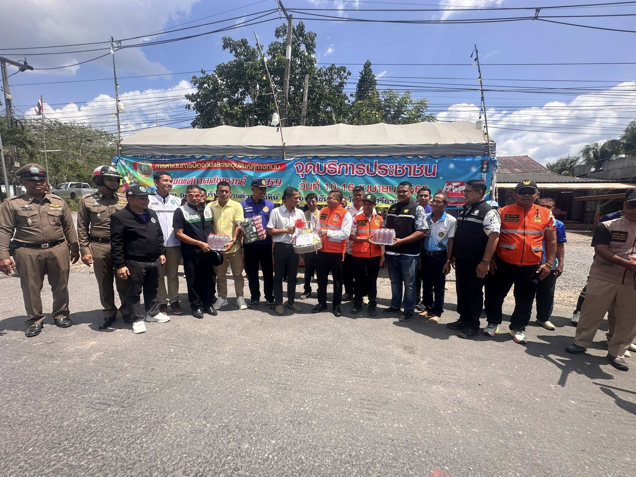 ผวจ.นครศรีธรรมราช เยี่ยมกำลังใจเจ้าหน้าที่ที่ปฏิบัติงานประจำด่านป้องกันและลดอุบัติเหตุทางถนนช่วงเทศกาลสงกรานต์ พ.ศ. 2569 ในพื้นที่อำเภอบางขัน 