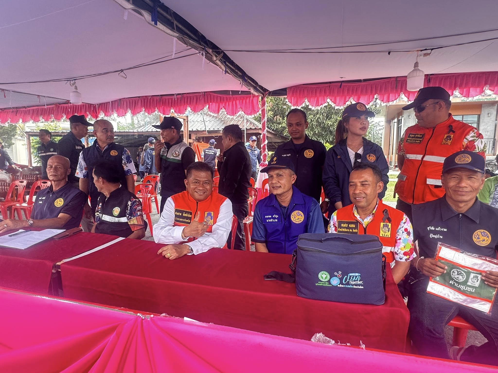 ผวจ.นครศรีธรรมราช ขอบคุณเจ้าหน้าที่ที่ปฏิบัติงานประจำจุดตรวจอำนวยความสะดวกนักเดินทาง ป้องกันและลดอุบัติเหตุทางถนนช่วงเทศกาลสงกรานต์ พ.ศ. 2569