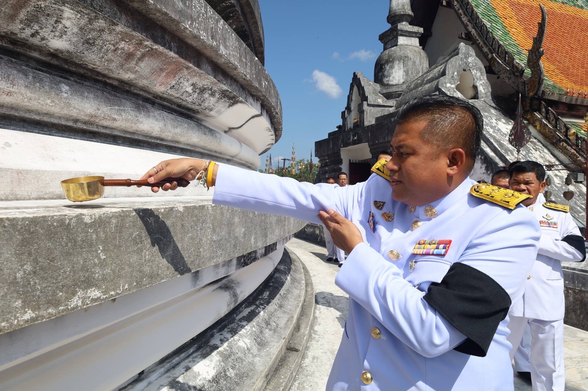 พระบาทสมเด็จพระเจ้าอยู่หัว ทรงพระกรุณาโปรดเกล้าโปรดกระหม่อมให้กระทรวงมหาดไทย เชิญเครื่องราชสักการะพระราชพิธีสงกรานต์ ที่ทรงพระราชทานอุทิศ ถวายเป็นพุทธบูชา ณ พระบรมธาตุเจดีย์ วัดพระมหาธาตุ วรมหาวิหาร จังหวัดนครศรีธรรมราช