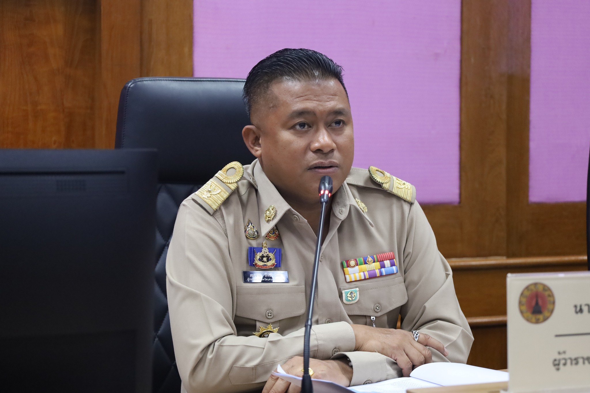 ผู้ว่าราชการจังหวัดนครศรีธรรมราช มอบประกาศเกียรติบัตรให้แก่อำเภอที่ไม่เกิดอุบัติเหตุในช่วงเทศกาลสงกรานต์ พ.ศ.2569 จำนวน 17 อำเภอ พร้อมมอบโล่รางวัลประกาศเกียรติคุณแก่ อบต.และเขตเลือกตั้งที่มีจำนวนผู้ไปใช้สิทธิเลือกตั้งอย่างมีคุณภาพและมีจำนวนบัตรเสียน้อยที่สุด จำนวน 14 ราย 