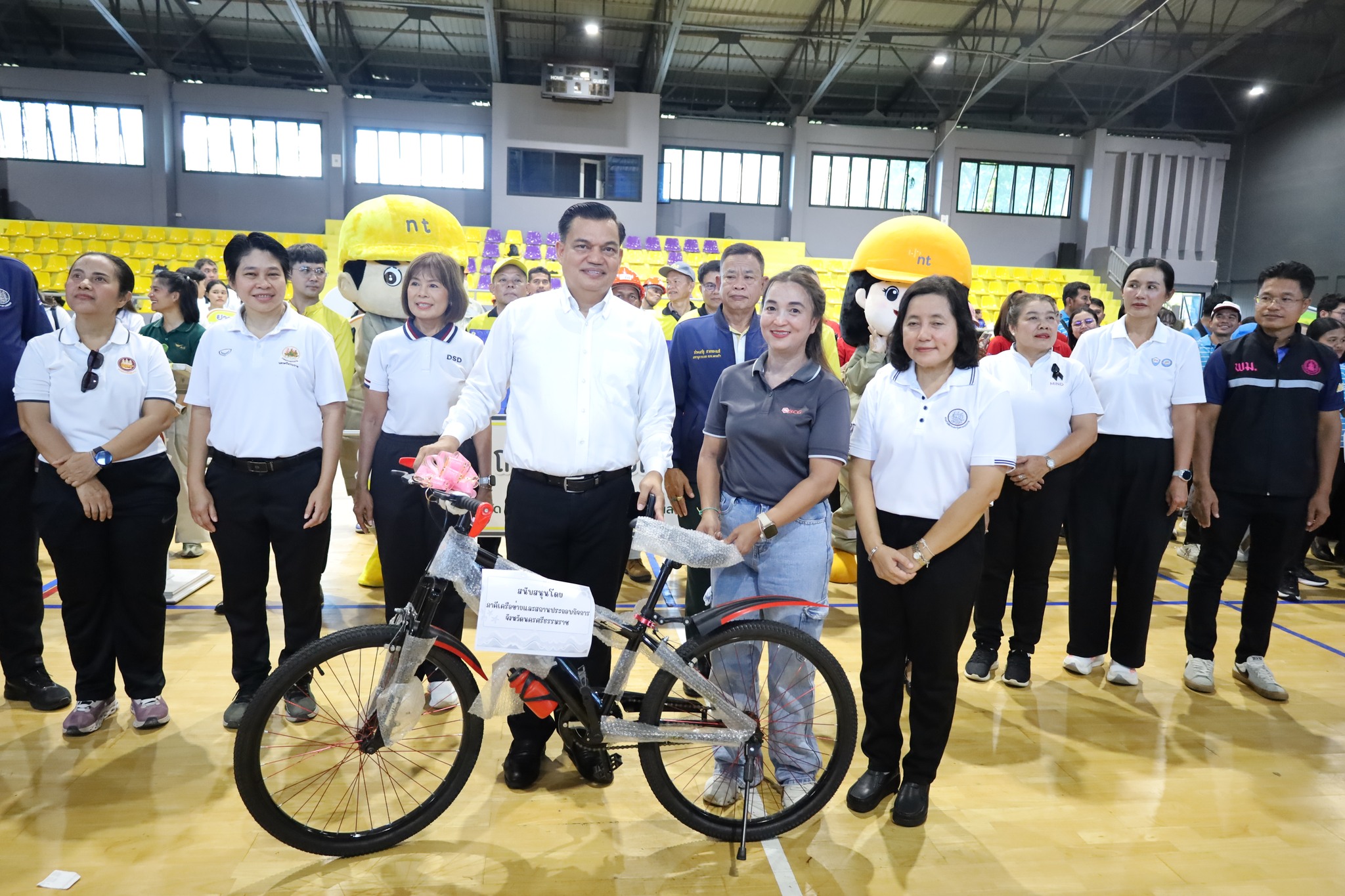 จังหวัดนครศรีธรรมราช จัดงานวันแรงงานแห่งชาติ ประจำปี 2569 ร่วมแสดงพลังความสามัคคี ความคิดสร้างสรรค์ และตระหนักถึงความสำคัญในการป้องกันอุบัติเหตุจากการทำงาน และประกาศเจตนารมณ์ต่อต้านยาเสพติด