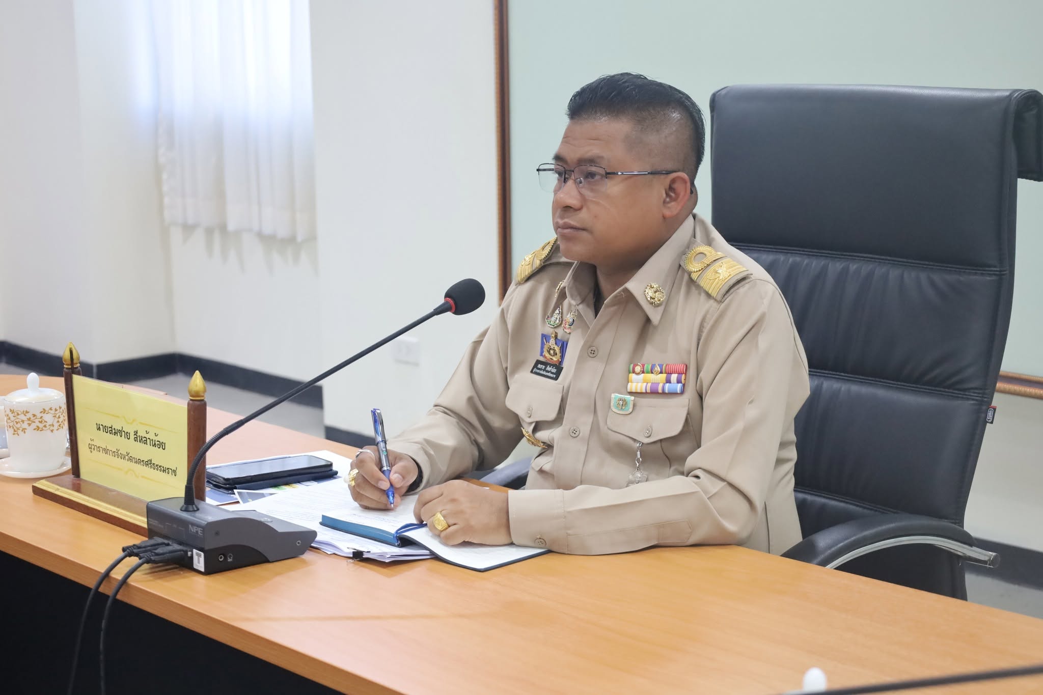 นายกรัฐมนตรีและรัฐมนตรีว่าการกระทรวงมหาดไทย เดินหน้าขับเคลื่อน ACTION 5 PLUS ยึดประชาชนเป็นศูนย์กลาง เปลี่ยนสู่รัฐบาลดิจิทัล และแก้ปัญหาคอร์รัปชั่น ขณะที่ ผวจ.นครศรีธรรมราช ขานรับนโยบาย สั่งการทุกฝ่ายถือปฏิบัติอย่างเคร่งครัด นำนโยบายสู่การปฏิบัติที่สอดคล้องบริบทท้องที่เพื่อให้เห็นผลเป็นรูปธรรม