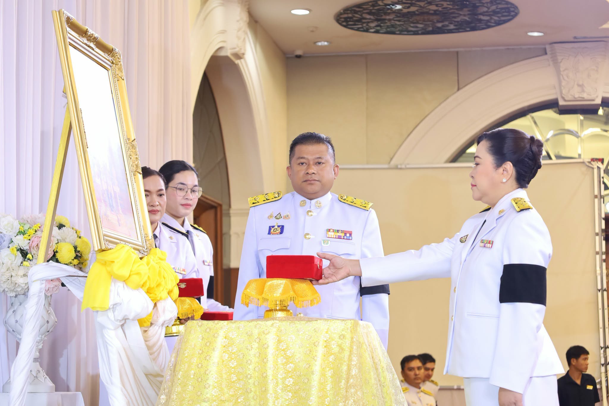 ผู้ว่าราชการจังหวัดนครศรีธรรมราช ประกอบพิธีรับพระราชทานเครื่องราชอิสริยาภรณ์ชั้นสายสะพาย ประจำปี 2568 แก่ข้าราชการสังกัดสำนักงานสาธารณสุขจังหวัด จำนวน 175 ราย 