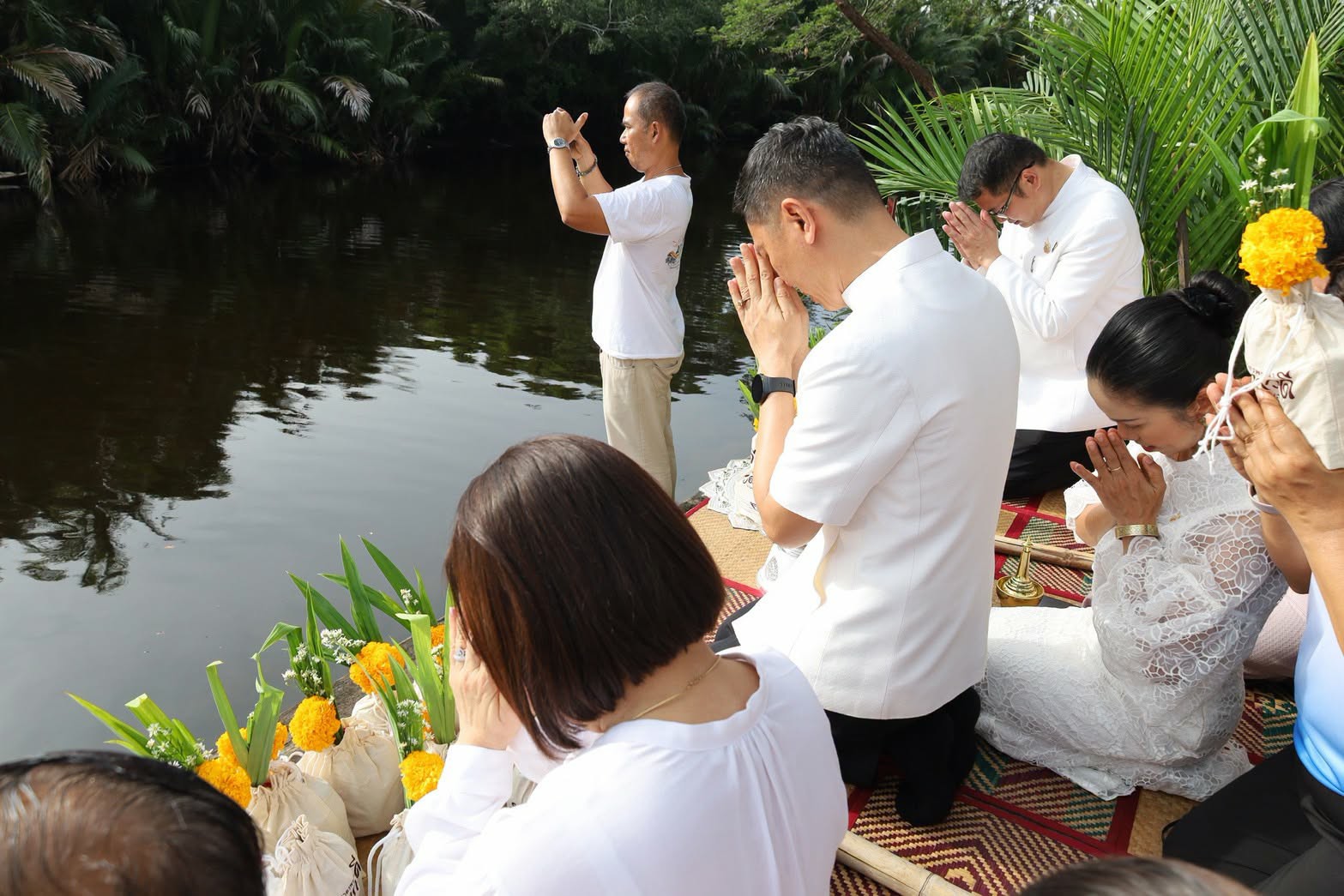 จังหวัดนครศรีธรรมราช ร่วมอนุรักษ์วัฒนธรรมและส่งเสริมการท่องเที่ยวจัดตักบาตรพระทางน้ำวัดธาราวดี